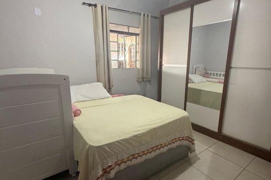 Quarto de casa à venda com 10 quartos, 360m² em Industrial, Contagem