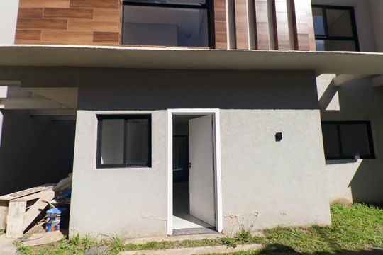 Fachada da Casa de casa de condomínio à venda com 3 quartos, 96m² em Novo Mundo, Curitiba