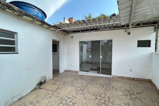Área externa de casa para alugar com 1 quarto, 58m² em Vila Valqueire, Rio de Janeiro
