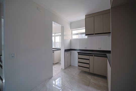 Cozinha de apartamento à venda com 2 quartos, 52m² em Conjunto Habitacional Padre Manoel da Nobrega, São Paulo