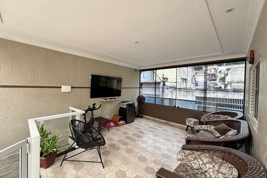 Quintal de casa para alugar com 3 quartos, 130m² em Jardim Angelina, Ferraz de Vasconcelos