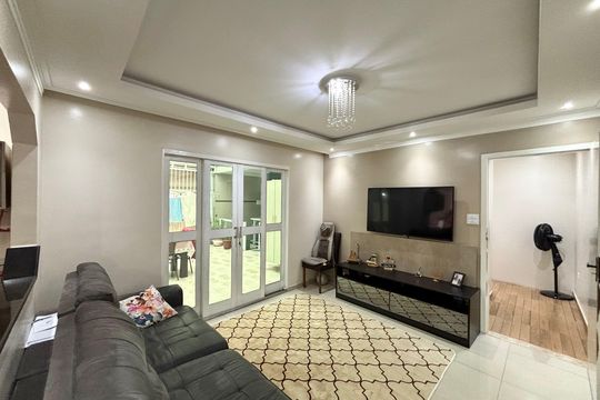 Casa para alugar com 3 quartos, 130m² em Jardim Angelina, Ferraz de Vasconcelos