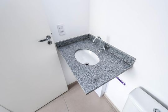Banheiro de kitnet/studio à venda com 1 quarto, 24m² em Vila Mariana, São Paulo
