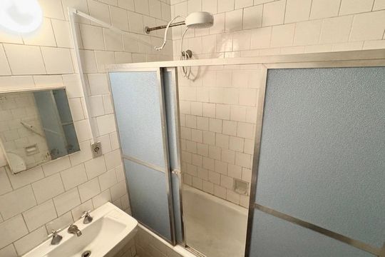 Banheiro  de apartamento à venda com 2 quartos, 88m² em Funcionários, Belo Horizonte