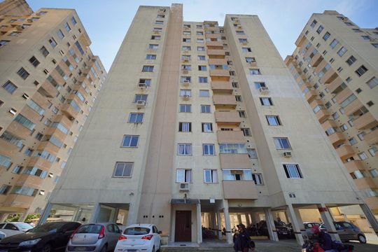 Fachada do bloco de apartamento para alugar com 2 quartos, 55m² em Areias, São José