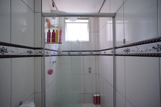 Banheiro de apartamento para alugar com 2 quartos, 55m² em Areias, São José