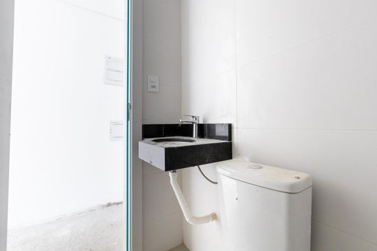 Banheiro de kitnet/studio à venda com 1 quarto, 20m² em Água Verde, Curitiba