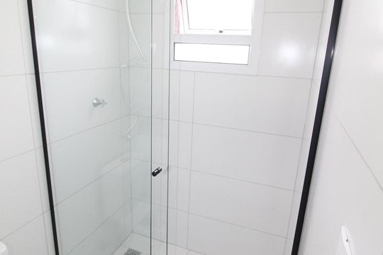 Banheiro da Suíte de apartamento para alugar com 2 quartos, 57m² em Parque Residencial Flamboyant, São José dos Campos