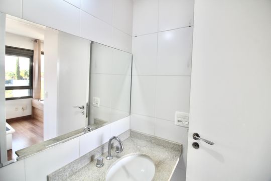 Banheiro de apartamento para alugar com 1 quarto, 33m² em Vila Madalena, São Paulo