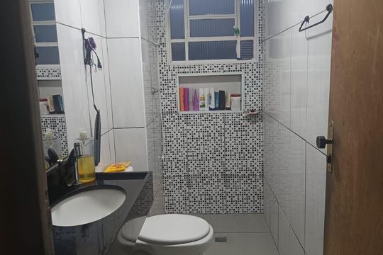 Banheiro de apartamento à venda com 2 quartos, 49m² em Conjunto City Jaragua, São Paulo