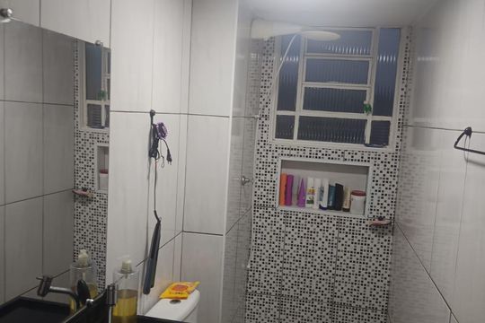 Banheiro de apartamento à venda com 2 quartos, 49m² em Conjunto City Jaragua, São Paulo