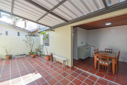 Quintal de casa para alugar com 2 quartos, 164m² em Veleiros, São Paulo