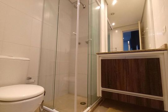 Banheiro de apartamento para alugar com 1 quarto, 35m² em Panamby, São Paulo