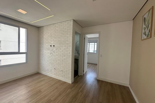 Sala de apartamento para alugar com 1 quarto, 43m² em Jardim Tupanci, Barueri