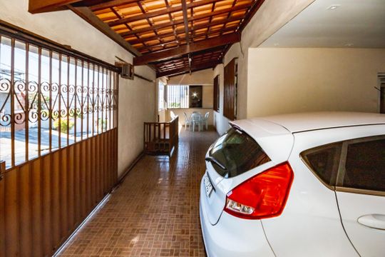 Garagem de casa para alugar com 4 quartos, 150m² em Europa, Belo Horizonte