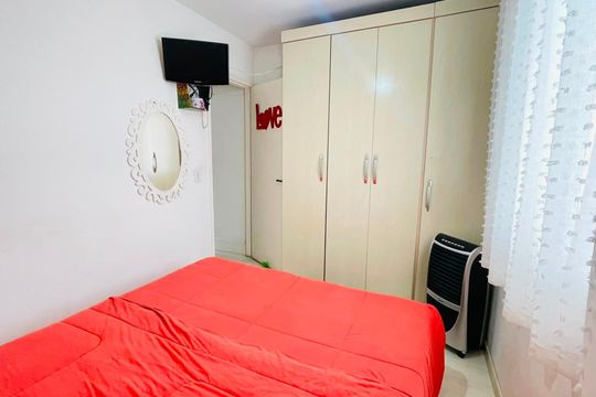 Quarto de casa de condomínio para alugar com 2 quartos, 60m² em Jardim Irapiranga, Embu das Artes