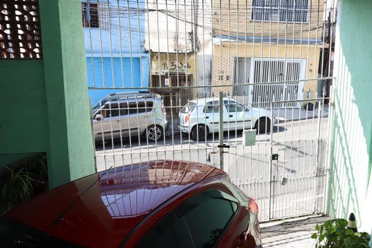 Garagem de casa à venda com 2 quartos, 90m² em Parque dos Bancarios, São Paulo