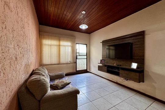 Sala de casa à venda com 3 quartos, 260m² em Lagoinha, Belo Horizonte