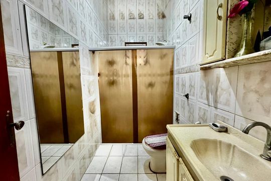 Banheiro de casa à venda com 3 quartos, 260m² em Lagoinha, Belo Horizonte