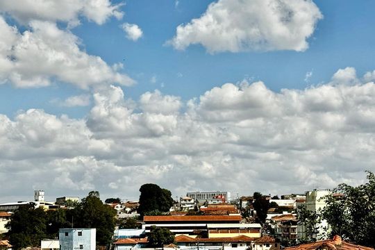 Vista de casa à venda com 3 quartos, 260m² em Lagoinha, Belo Horizonte