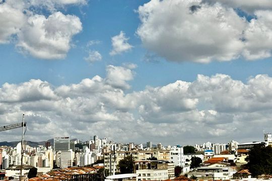 Vista de casa à venda com 3 quartos, 260m² em Lagoinha, Belo Horizonte