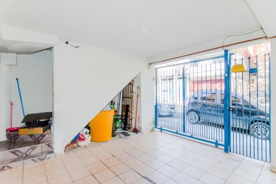 Garagem de kitnet/studio para alugar com 1 quarto, 30m² em Jardim Bananal, Guarulhos