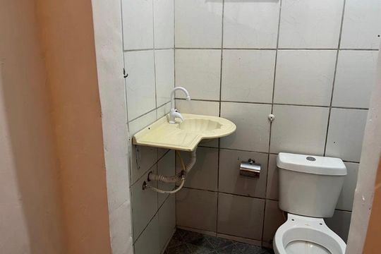 Banheiro de casa para alugar com 2 quartos, 90m² em Taquara, Rio de Janeiro
