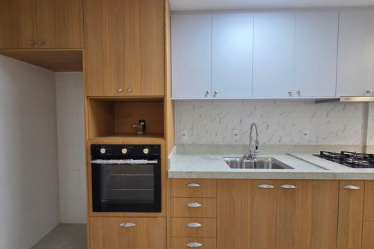 Cozinha de apartamento para alugar com 2 quartos, 64m² em Guilhermina, Praia Grande