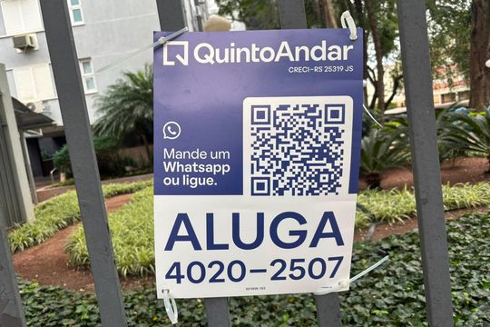 Plaquinha Instalada código NYWW-193 de apartamento para alugar com 3 quartos, 120m² em Mont’serrat, Porto Alegre