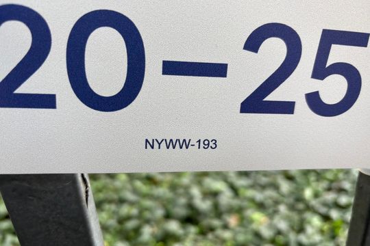 Plaquinha Instalada código NYWW-193 de apartamento para alugar com 3 quartos, 120m² em Mont’serrat, Porto Alegre