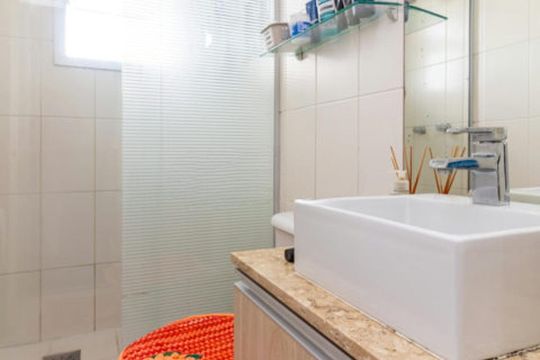 Banheiro de casa de condomínio para alugar com 3 quartos, 250m² em Mário Quintana, Porto Alegre