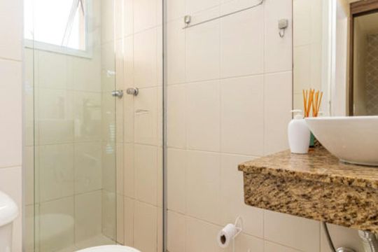 Banheiro de casa de condomínio para alugar com 3 quartos, 250m² em Mário Quintana, Porto Alegre