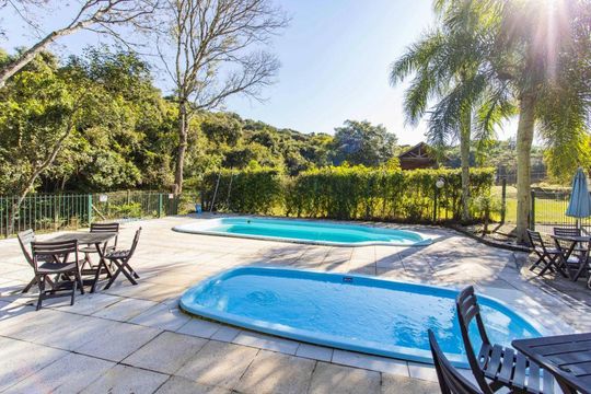 Piscina de casa de condomínio para alugar com 3 quartos, 250m² em Mário Quintana, Porto Alegre