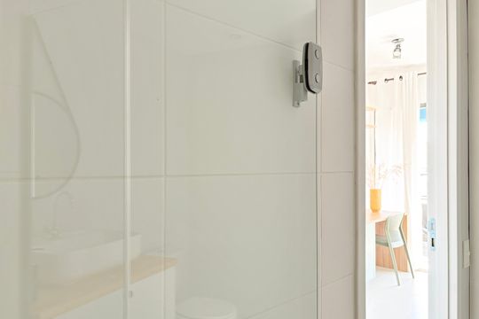 Banheiro de kitnet/studio à venda com 1 quarto, 26m² em Vila Primavera, São Paulo