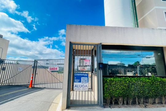 Fachada com placa de apartamento para alugar com 2 quartos, 45m² em Caucaia do Alto, Cotia