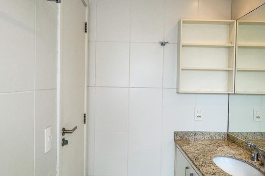 Banheiro da Suíte de apartamento para alugar com 3 quartos, 192m² em Campo Belo, São Paulo