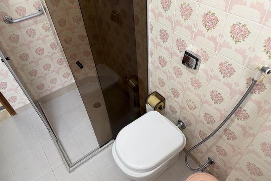 Banheiro de apartamento para alugar com 3 quartos, 99m² em Ponta da Praia, Santos