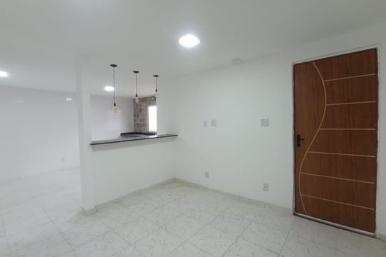 Sala de casa para alugar com 2 quartos, 66m² em São Benedito, Nova Iguaçu