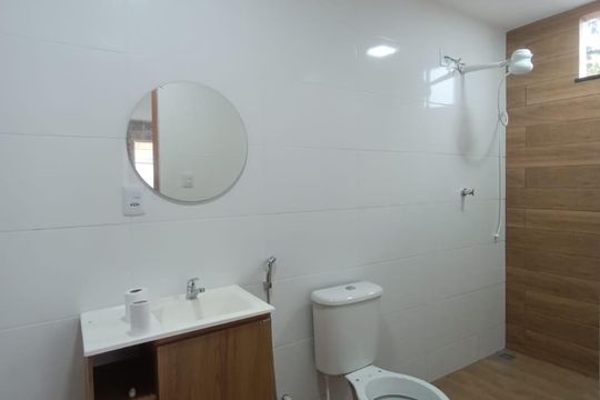 Banheiro de casa para alugar com 2 quartos, 66m² em São Benedito, Nova Iguaçu