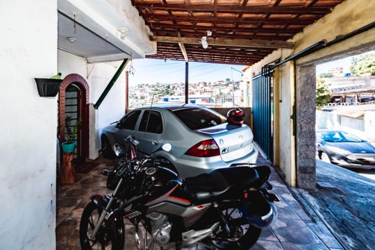 Garagem de casa à venda com 2 quartos, 360m² em São Benedito, Belo Horizonte