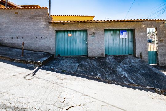 Fachada de casa à venda com 2 quartos, 360m² em São Benedito, Belo Horizonte
