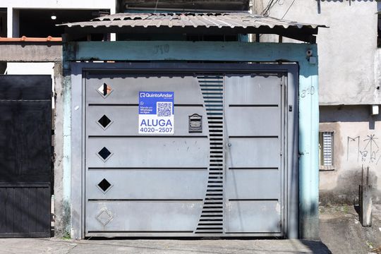 Placa GRANDE instalada no portão do imóvel, dia 18.08.2026 - Código da placa: SWRM-1587 de casa para alugar com 1 quarto, 50m² em Jardim Pedro José Nunes, São Paulo