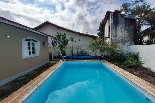 Quintal de casa para alugar com 3 quartos, 90m² em Itaipu, Niterói