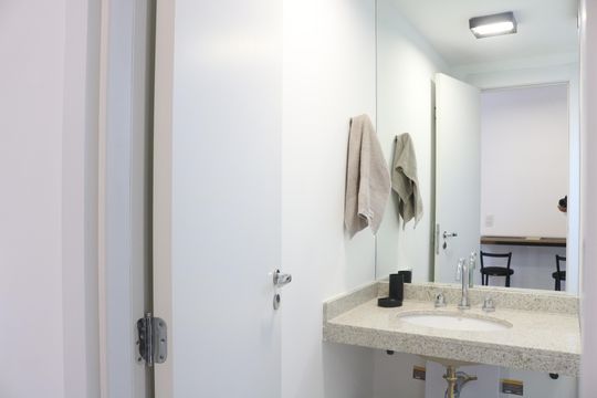Banheiro de kitnet/studio para alugar com 1 quarto, 22m² em Perdizes, São Paulo