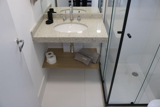 Banheiro de kitnet/studio para alugar com 1 quarto, 22m² em Perdizes, São Paulo