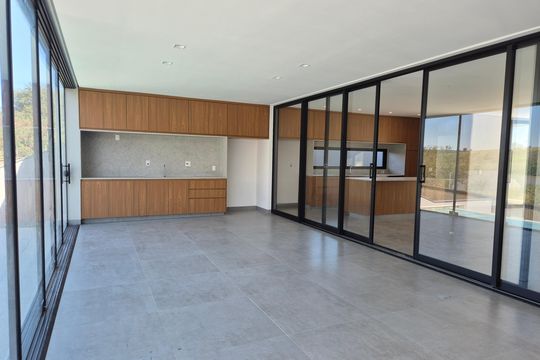 Sala/Cozinha de casa de condomínio à venda com 3 quartos, 335m² em Residencial Parque dos Alecrins, Campinas