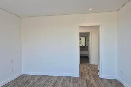 Quarto de casa de condomínio à venda com 3 quartos, 335m² em Residencial Parque dos Alecrins, Campinas