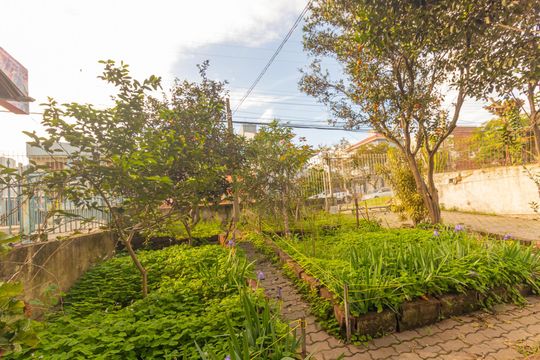 Quintal de casa à venda com 2 quartos, 102m² em São Luís, Canoas
