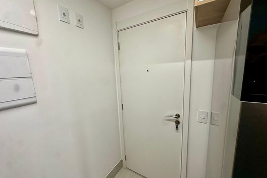 Entrada de serviço de apartamento à venda com 3 quartos, 100m² em Jardim das Acacias, São Paulo