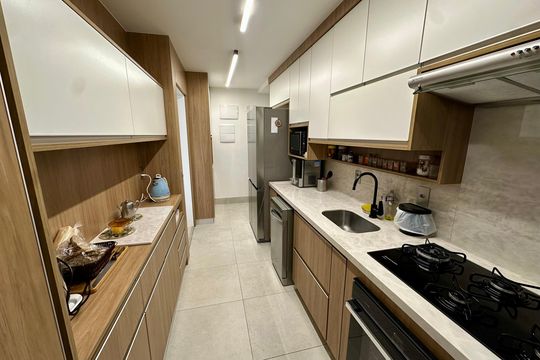 Cozinha de apartamento à venda com 3 quartos, 100m² em Jardim das Acacias, São Paulo